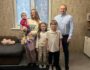 В преддверии Дня матери депутат Совета депутатов г.о. Фрязино Алексей Коночев навестил семью Анны Куличковой