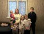 В преддверии Дня матери депутат Совета депутатов г.о. Фрязино Алексей Коночев навестил семью Анны Куличковой